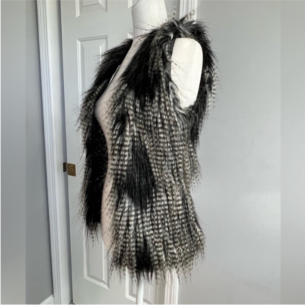 H&M Faux Fur Vest in Black/Gray Size 2